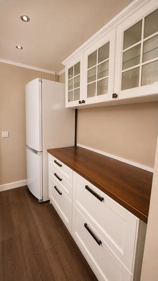 Apartament cu 3 camere decomandat în Trocadero