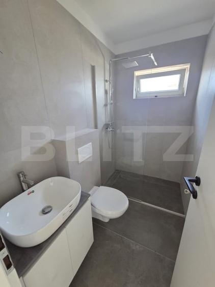 Apartament cu 3 camere semidecomandat în Florești