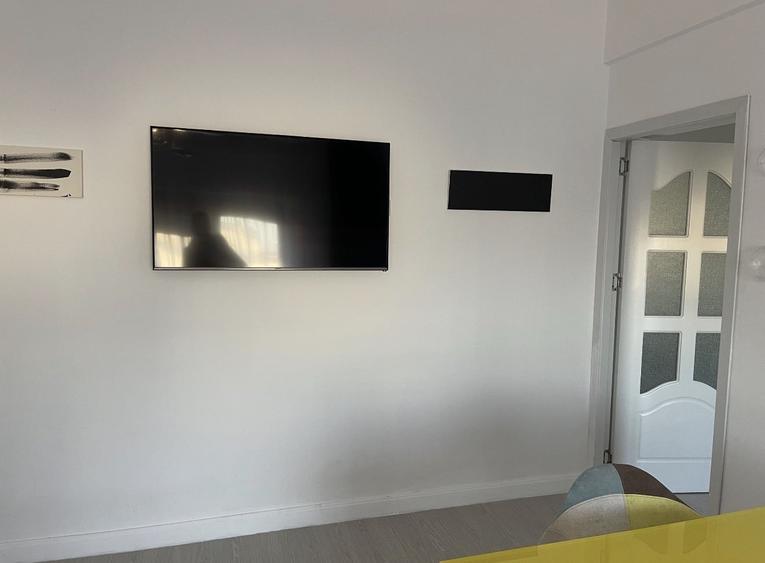 Apartament cu 3 camere semidecomandat, mobilat în Jiului