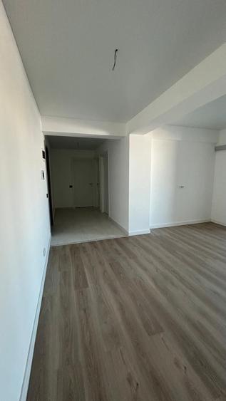 Apartament cu 3 camere semidecomandat în Albert