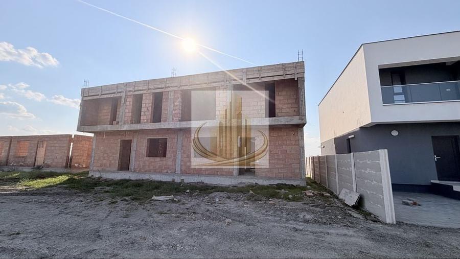 Duplex cu 4 camere cu Canalizare în Săcălaz