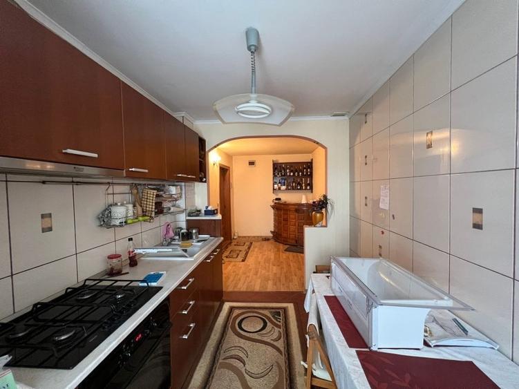 Apartament cu 3 camere decomandat în Central