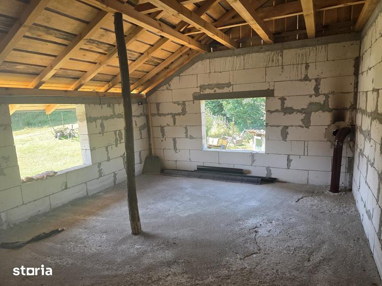 Casă cu 6 camere cu Teren 640 Mp în Davidești