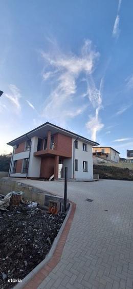 Casă cu 4 camere cu Teren 416 Mp în Apahida