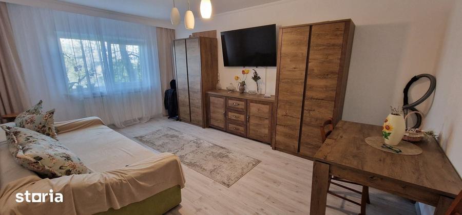 Apartament cu 3 camere decomandat în Sud