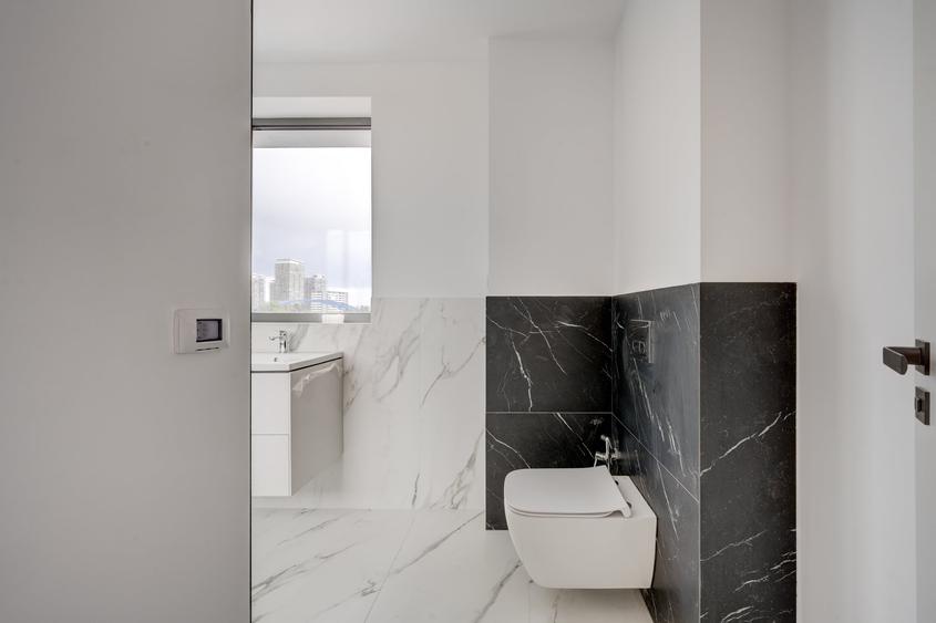 Penthouse cu 4 camere semidecomandat în Timpuri Noi