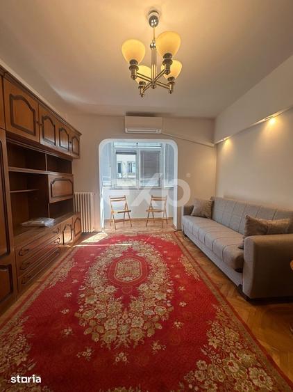 Apartament cu 3 camere semidecomandat în Centrul Civic