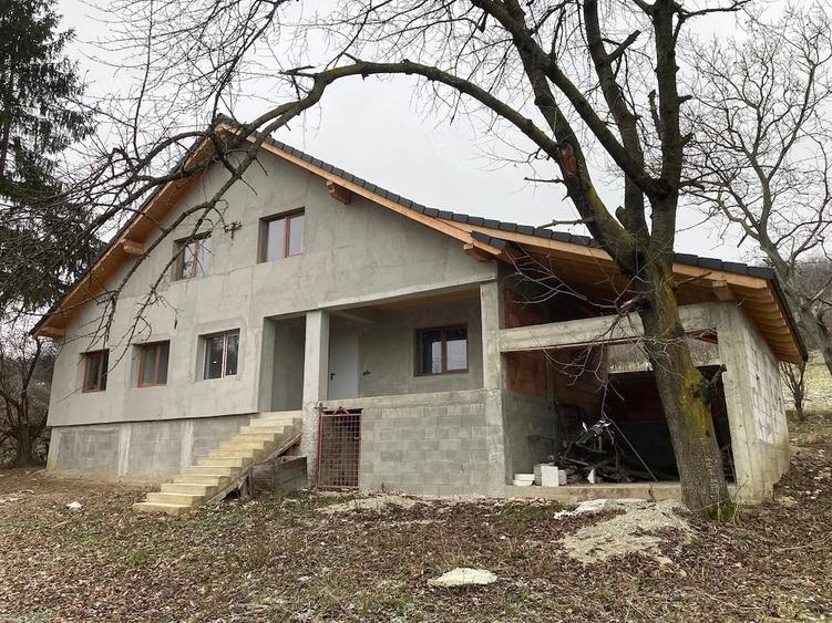 Casă cu Teren 1000 Mp în Veseud (Slimnic)