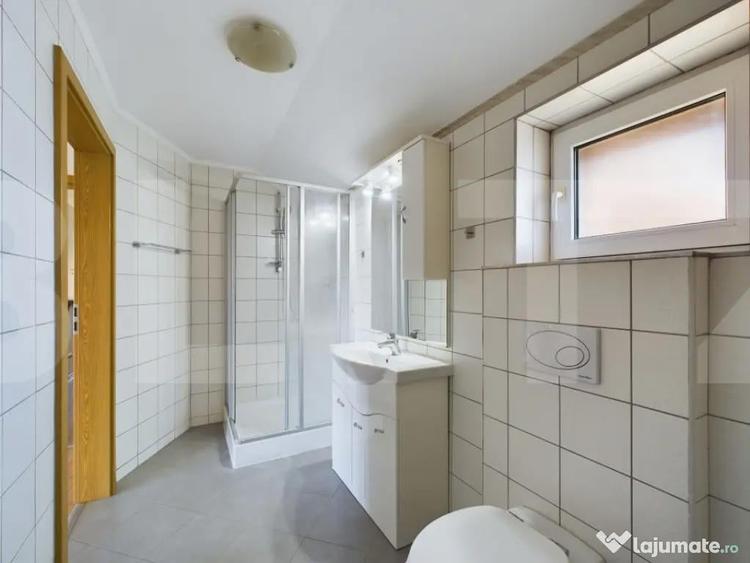Apartament cu 4 camere semidecomandat, mobilat în Girocului