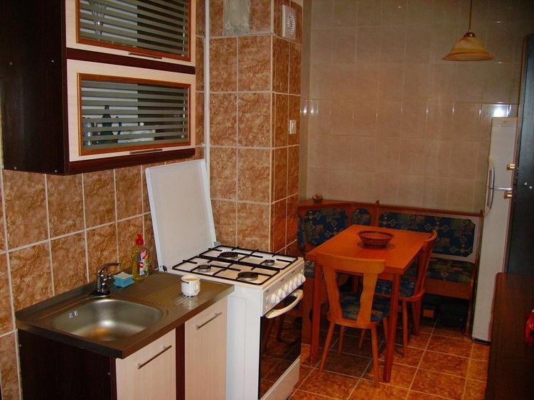 Casă individuală cu 2 camere cu Canalizare în Dorobanți