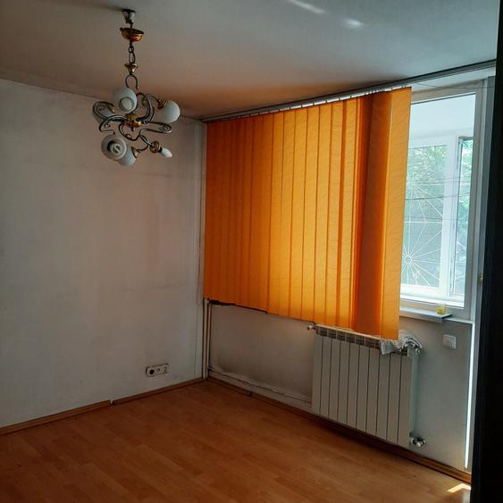 Apartament cu 4 camere decomandat în Virtuții