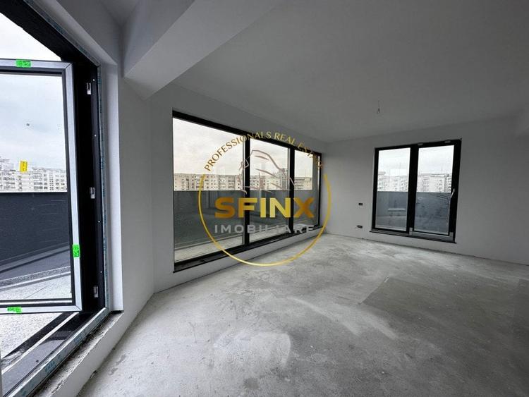 Penthouse cu 6 camere decomandat în Mihai Bravu