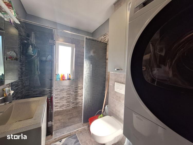 Apartament cu 3 camere semidecomandat în Florești