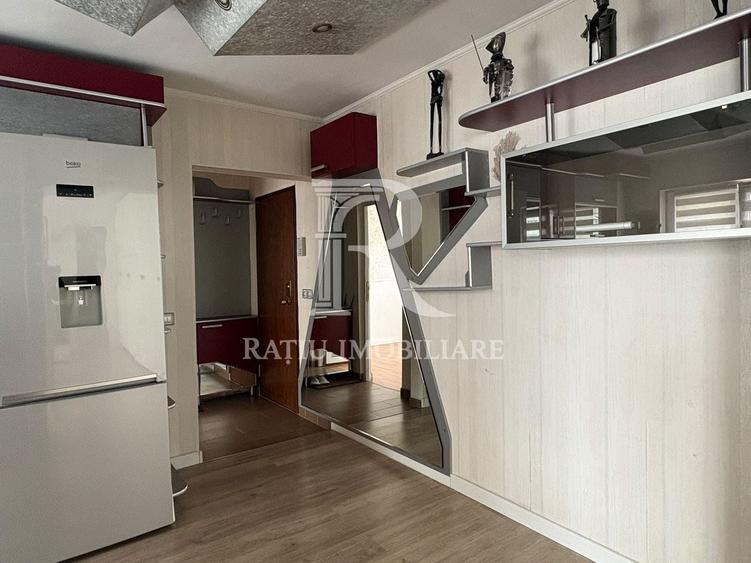 Apartament cu 3 camere semidecomandat, mobilat în Iosia