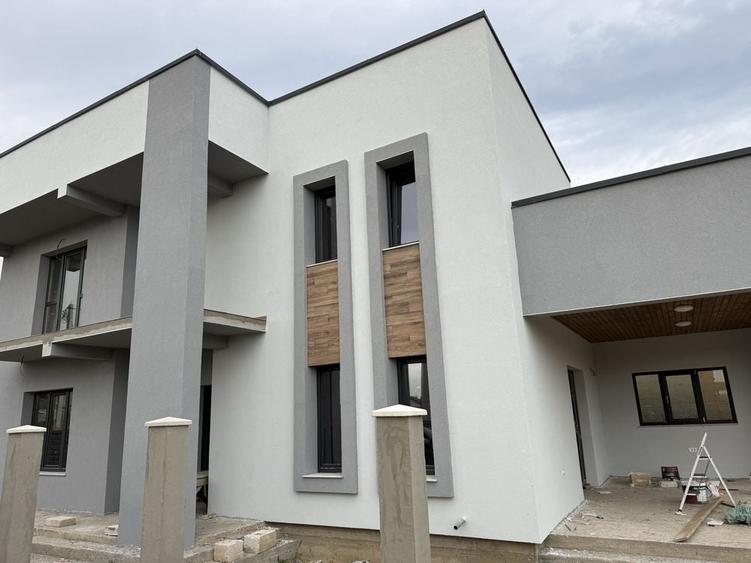 Casă cu 4 camere în Ștefănești