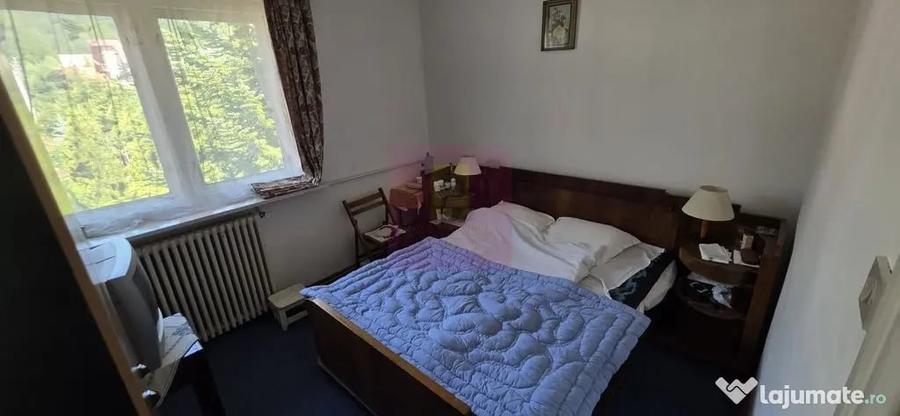 Casă cu 8 camere cu Teren 518 Mp în Central