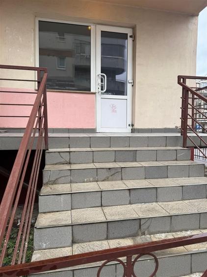 Spațiu comercial, de 40 mp, în Între Lacuri