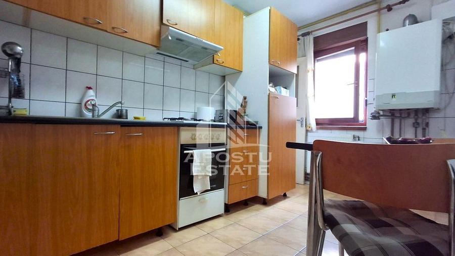 Apartament cu 4 camere decomandat, mobilat în Central