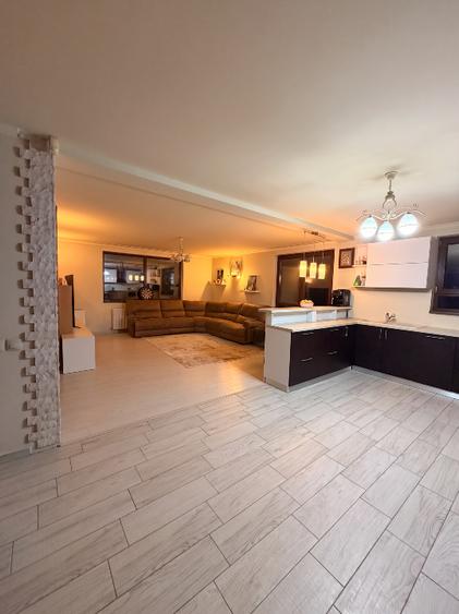 Casă individuală cu 5 camere cu Teren 600 Mp în Fundeni