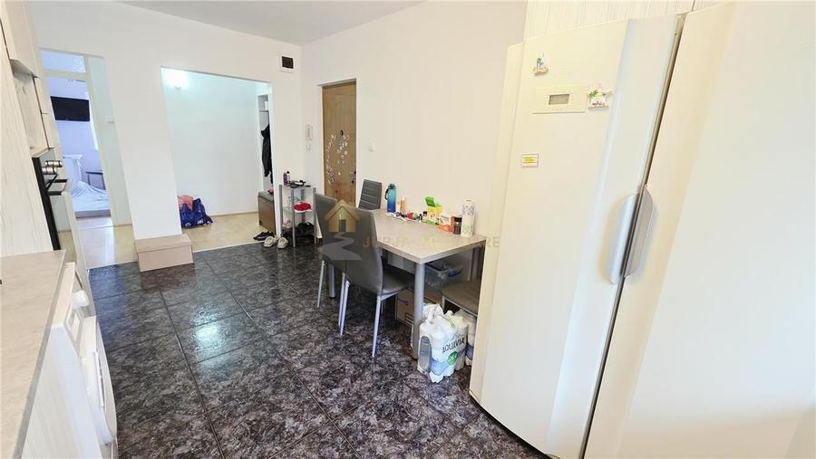 Apartament cu 4 camere decomandat, mobilat în Plopilor