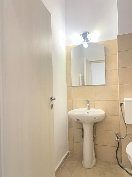Birou, de 98 mp, în Central