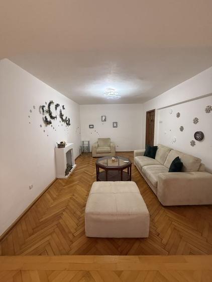 Apartament cu 3 camere decomandat în Dorobanți