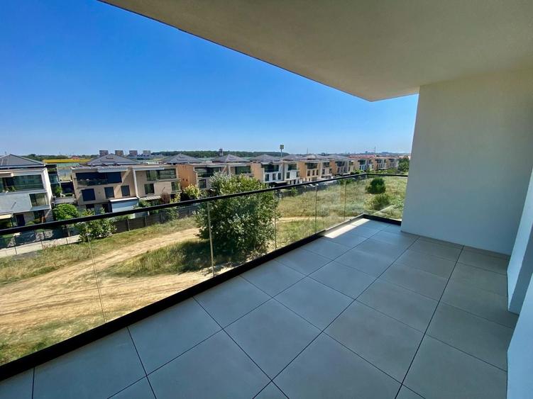 Apartament cu 3 camere decomandat în Exterior Est