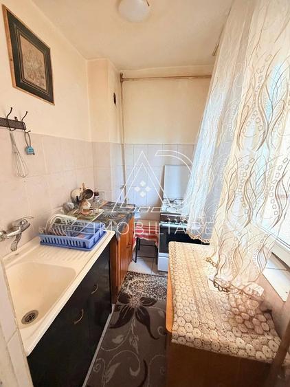 Apartament cu 2 camere nedecomandat în 9 Mai