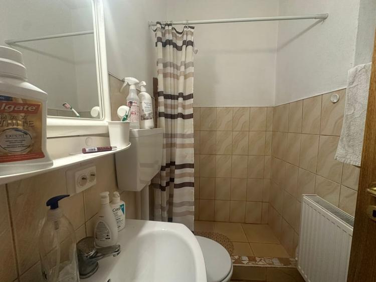 Casă individuală cu 4 camere cu Canalizare în Central