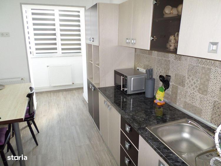 Apartament cu 3 camere decomandat în 9 Mai
