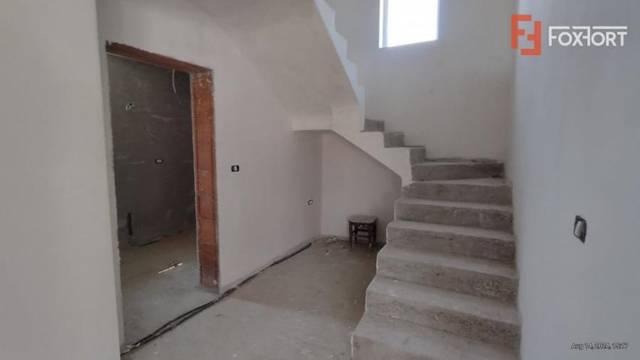 Casă cu 5 camere cu Teren 521 Mp în Utvin