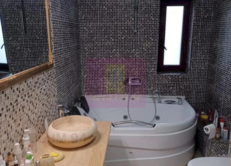 Casă cu 4 camere cu Teren 568 Mp în Săbăreni