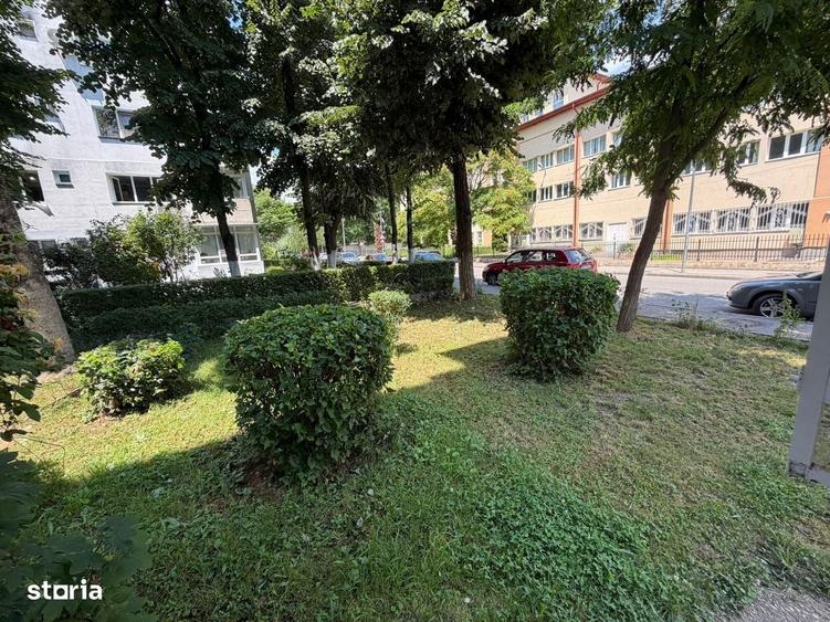 Apartament cu 2 camere semidecomandat în Micro 6