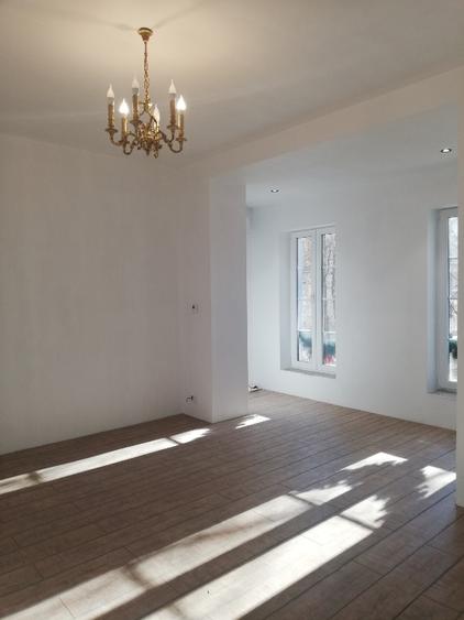 Casă individuală cu 5 camere cu Teren 200 Mp în Obor