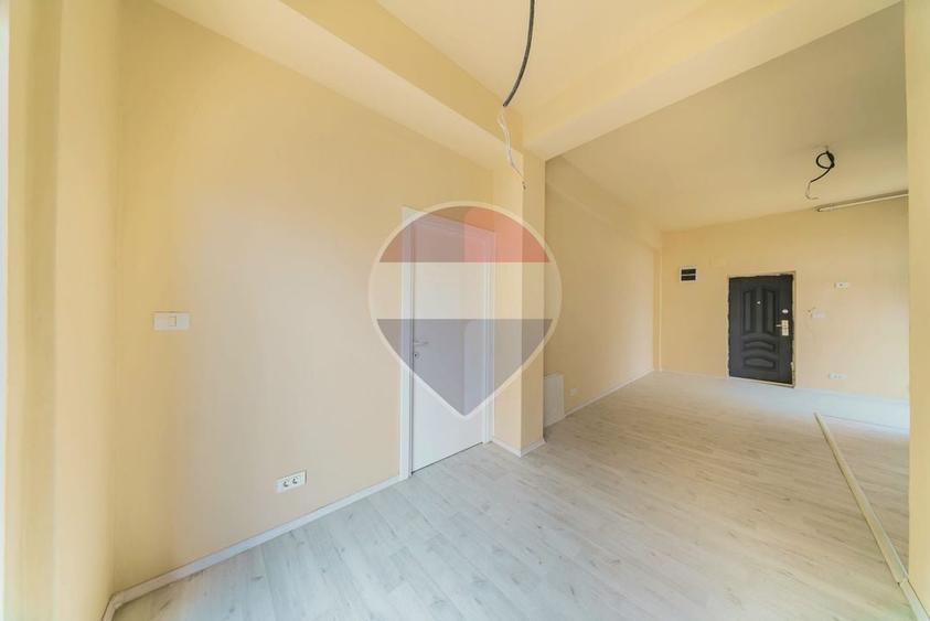 Apartament cu 2 camere semidecomandat în Intim