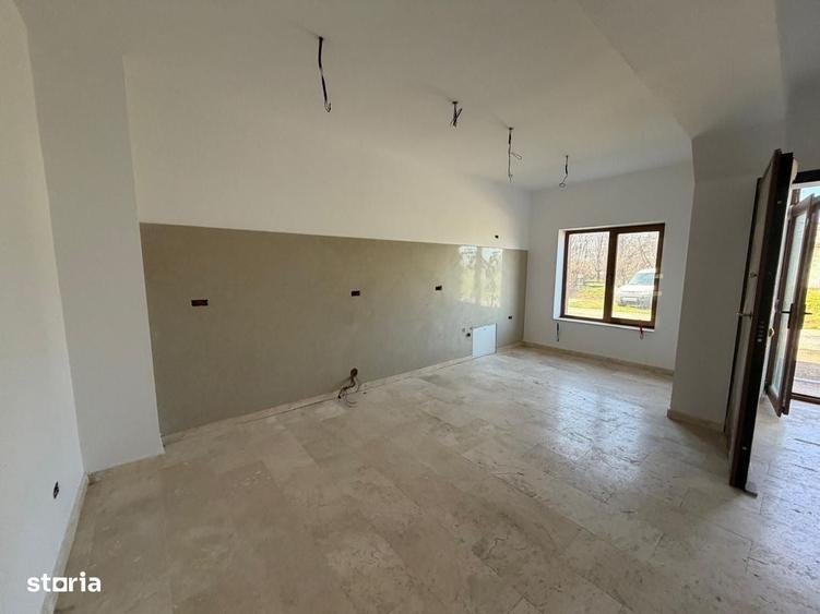 Apartament cu 4 camere în Mihail Kogălniceanu