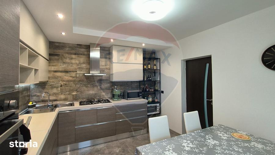 Casă cu 4 camere cu Teren 4151 Mp în Târgu Bujor