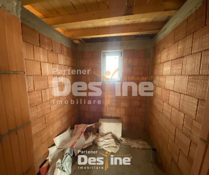 Casă individuală cu 6 camere cu Teren 500 Mp în Ciritei