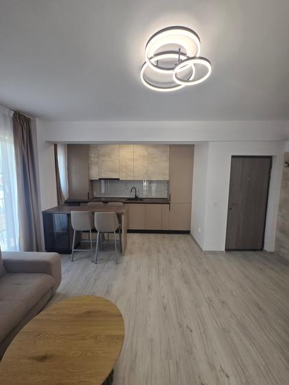 Apartament cu 3 camere semidecomandat în Central