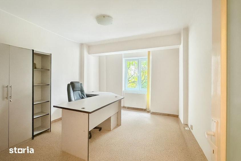Apartament cu 6 camere în Centrul Civic