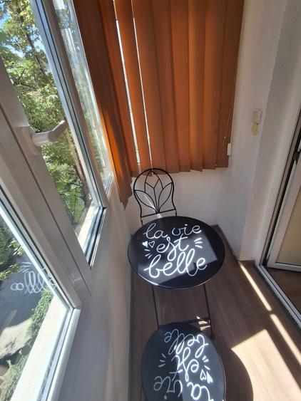 Apartament cu 3 camere semidecomandat în Tomis Nord