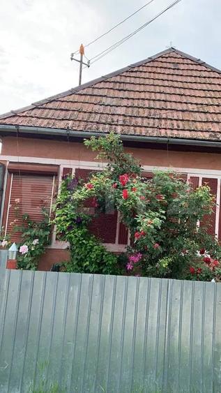 Casă individuală cu 2 camere cu Teren 624 Mp în Deda
