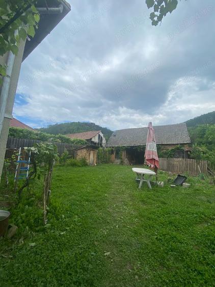 Casă cu 5 camere cu Teren 1674 Mp în Stupini