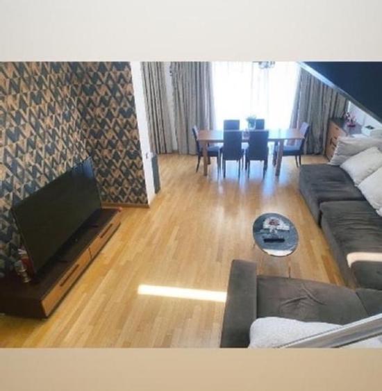 Apartament cu 5 camere decomandat în Herăstrău
