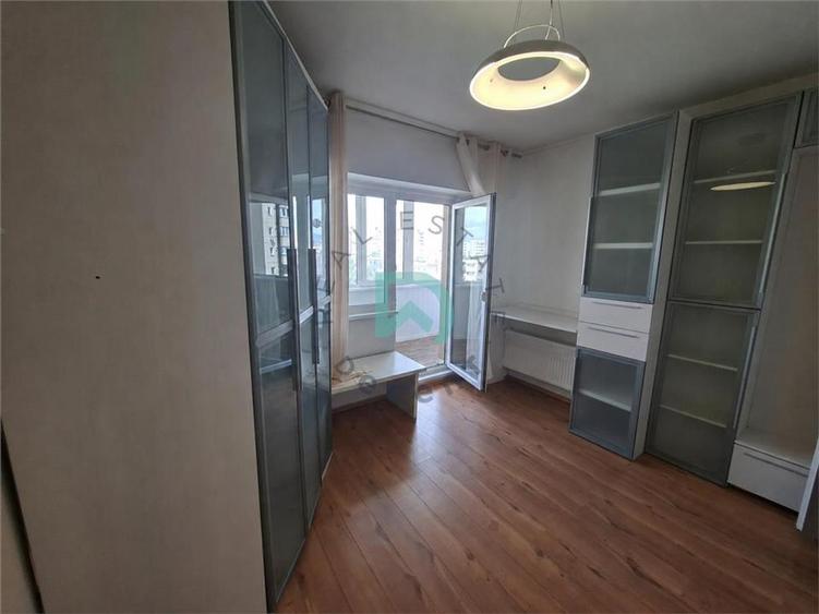 Apartament cu 3 camere decomandat în Răcădău