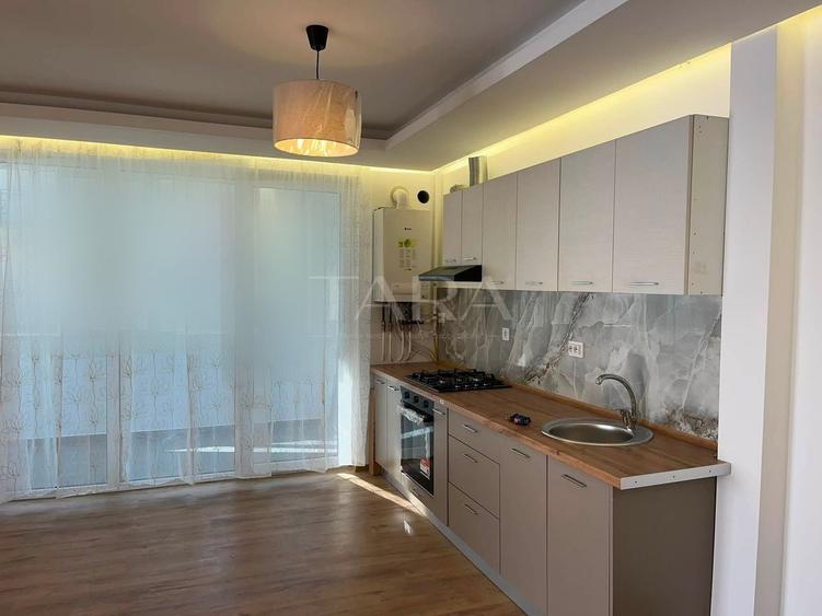 Apartament cu 3 camere semidecomandat în Florești