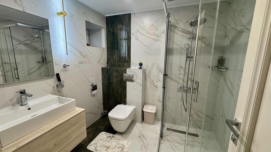 Casă individuală cu 10 camere cu Piscina în Cornu