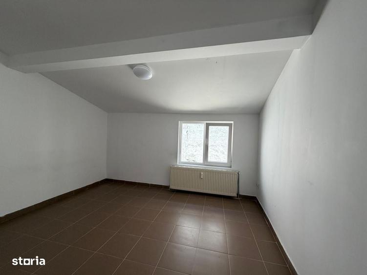 Casă cu 4 camere în Odăi