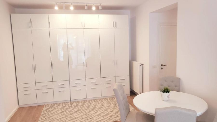 Apartament cu 3 camere semidecomandat, mobilat în Străulești