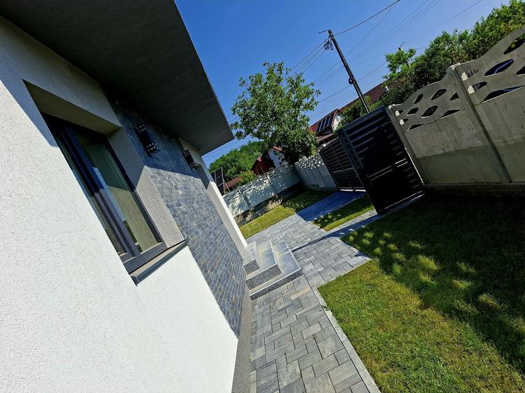 Casă individuală cu 4 camere cu Canalizare în Mărăcineni